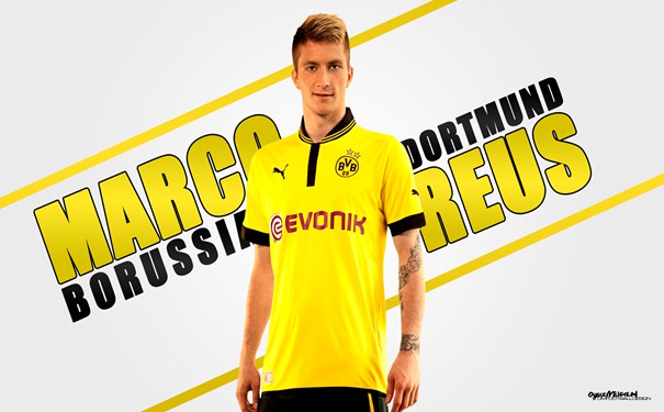 范志毅玩鬼屋时竟然上手去拍拍鬼